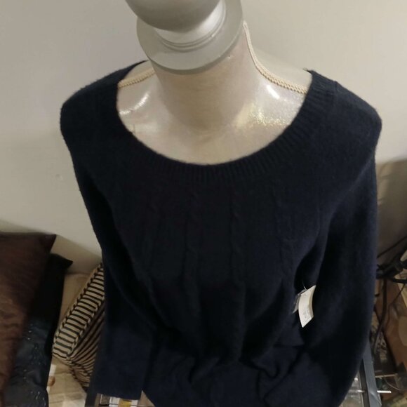 Woman's Sweater - Picture 2 of 8